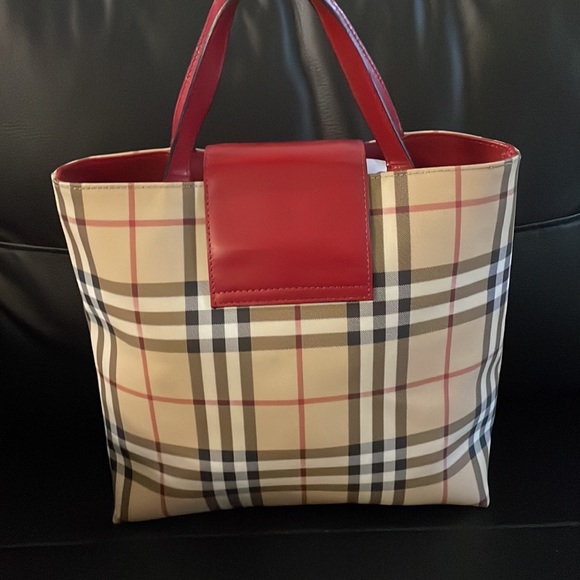 Burberry Tote great condition, - Picture 5 of 9